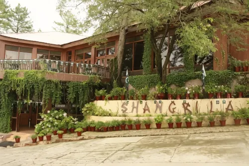 Shangrila Hotels and Resort فنادق في موري