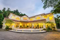 Butchard Villas Hotel a Sun Moon Lake Ita Thao Wharf Market Place