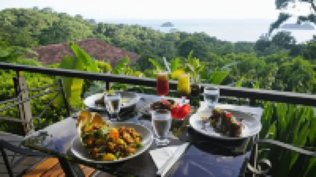 Si Como No Resort & Wildlife Refuge