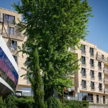 Panorama Hotel - Free EV Charging Station