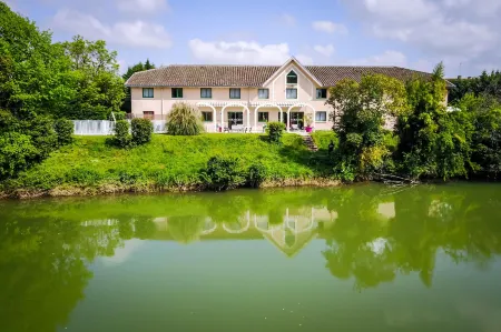 N'Atura Hôtel Отели в г. Рискль