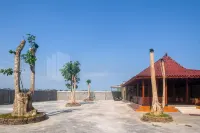 Hotel Dewata Yia Mitra RedDoorz فنادق في Temon