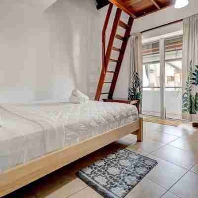 Sunset Boulevard Beachfront Apartment Rooms