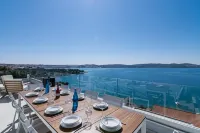 Seafront Luxury Apartments Fun