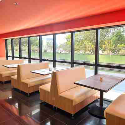 STAY Cosmopolitan Dining/Meeting Rooms