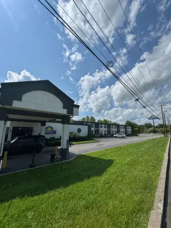 Days Inn by Wyndham Liberty Отели рядом с достопримечательностью «Camp Bais Yaakov»