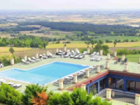 เรเลส์ลาคอลอมบารา โรงแรมในTravo