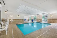 Comfort Inn & Suites Hotels in New Philadelphia