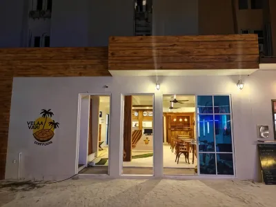 the turtle hive maldives - velaavani dhiffushi Отели рядом с достопримечательностью «Dhiffushi fidhana beach»