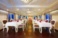 Signature Halong Cruise - Båd