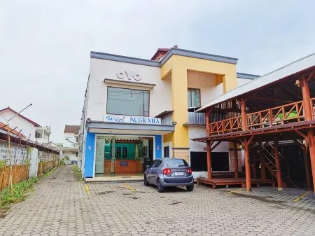 Yutaka Inn Nugraha Araya Malang Отели рядом с достопримечательностью «Taman Rampal»