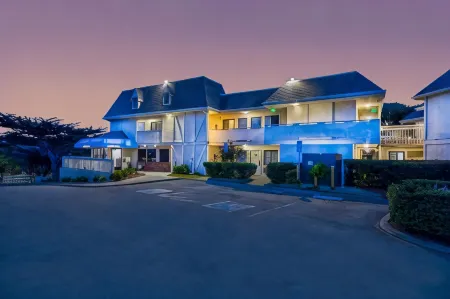 Motel 6 Marina, CA - Monterey Отели в г. Мосс Ландинг