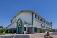 Super 8 by Wyndham Kansas City at Barry Road/Airport Hotels in May