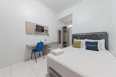 Urbanview Hotel Sunday Cirebon by RedDoorz Hôtels à : Sutawinangun