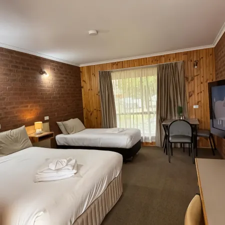 Country Roads Motor Inn Отели в г. Наррандера
