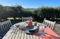 Detached Cottage Overlooking Lake in Connemara