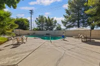 Heritage Inn Express Roseville - Swimmingpools