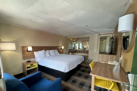 Days Inn by Wyndham Liverpool/Syracuse Отели в г. Салина