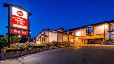 Best Western Plus Humboldt House Inn Hotel dekat Persimmons