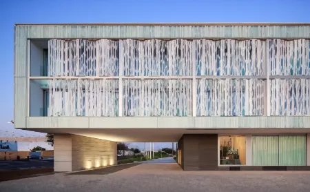 Altis Belem Hotel & Spa, a Member of Design Hotels Отели рядом с достопримечательностью «Jardim da Praca do Imperio»