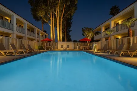 Motel 6 Thousand Oaks, CA Отели рядом с достопримечательностью «Fertility & Surgical Associates of California»