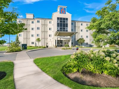Motel 6 Kingston, on