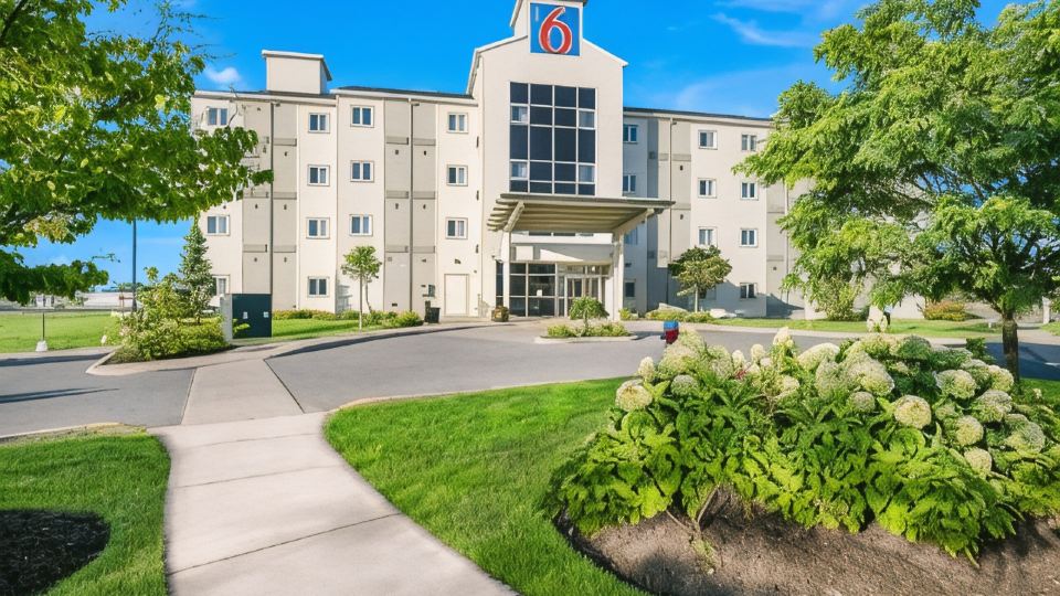Motel 6 Kingston, on