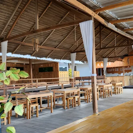 Kedai Terapung Hotel & Resto Отели в г. Бима