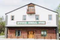 Historic General Store Stay- Balcony, games-Minutes to Blue Ridge & McCaysville!