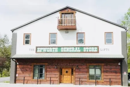 Historic General Store Stay- Balcony, games-Minutes to Blue Ridge & McCaysville!