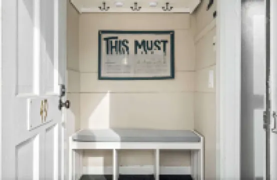 The Curator's Retreat For 8