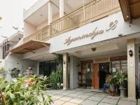RedDoorz Near Cipinang Indah Mall Hotels near Al Azhar Grand Mosque