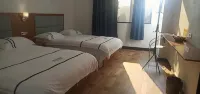 Sandu Xuehua Lake B&B