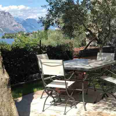 Romantic Apartment with a Wonderful Lake view—GREAT Price in OCTOBER—parking Space Included Hotel Exterior