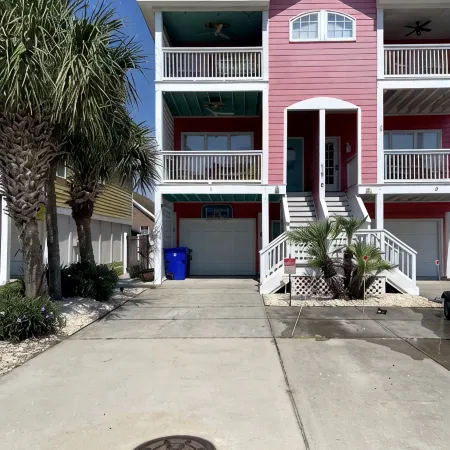 Your Seaside Escape just 2 blocks from beach