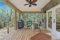 Sea Cow Retreat - Near Springs + Porch, Covered Deck & Fire Pit - 3성급