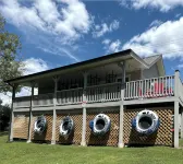 Cozy riverside cabin, hottub, fire-pit, fishing, tubing, relaxing
