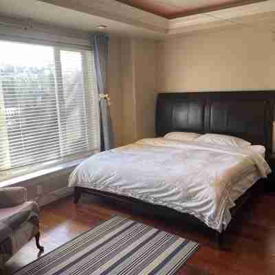 Two-bedroom with independent entrance close to YVR in Richmond Rooms