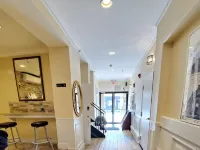 Royal Oak Inn Hotels near The Beach Village