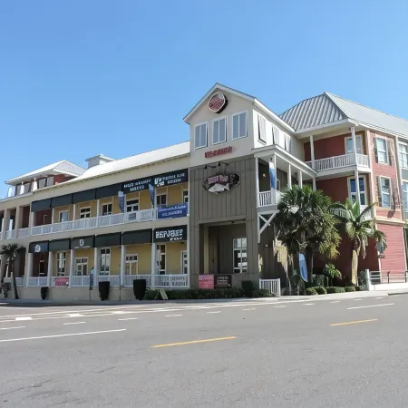 Beachy Blue,2 Htd Pools, Steps to Beach, WiFi, Gym, Piers, Park,Johns Pass Shops