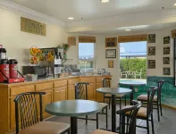 Econo Lodge Inn & Suites Corning Travel Center - 2-Star