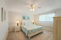 BEST LOCATION! NORTH END OF ANNA MARIA, FL , STEPS TO BEACH & DINING , UNIT B