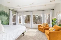 Treehouse: Hot Tub! Firepit! Cozy, Secluded, + Spacious. - 4 estrellas