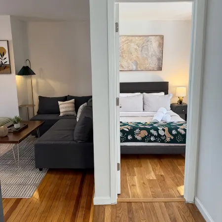 Vibrant 3-BED Stay In Great Neighborhood Near NYC
