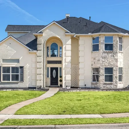 GREAT DEAL! Huge and Stylish Lake View House in Rowlett