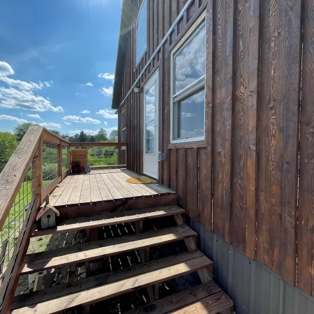 Quiet 2-bedroom country cabin with scenic views 3 miles from Norwich NY. Отели в г. Шенанго