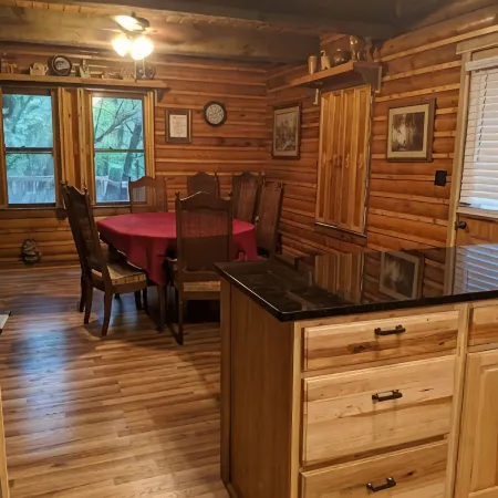 Honey Bear Hideaway spacious private intown pets