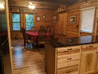 Honey Bear Hideaway spacious private intown pets - Balkon