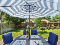 Cozy Pet & Family-friendly fully fenced beautiful  backyard Hotels in Arvada