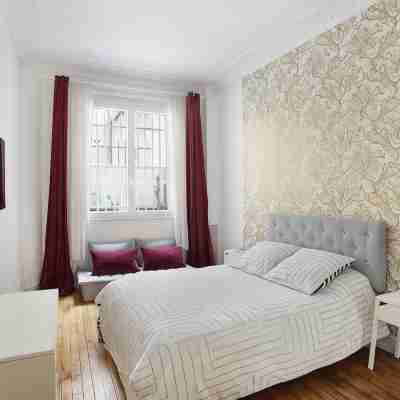 Charming apartment in the heart of Paris Rooms